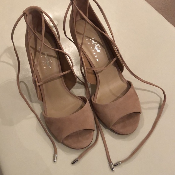Suede Nude Lord & Taylor Heels - Picture 6 of 10